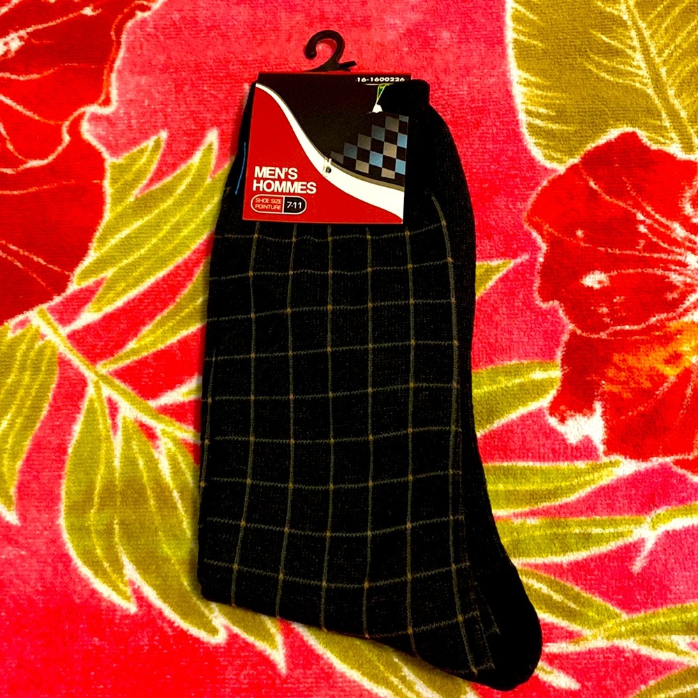 I am selling new socks.
